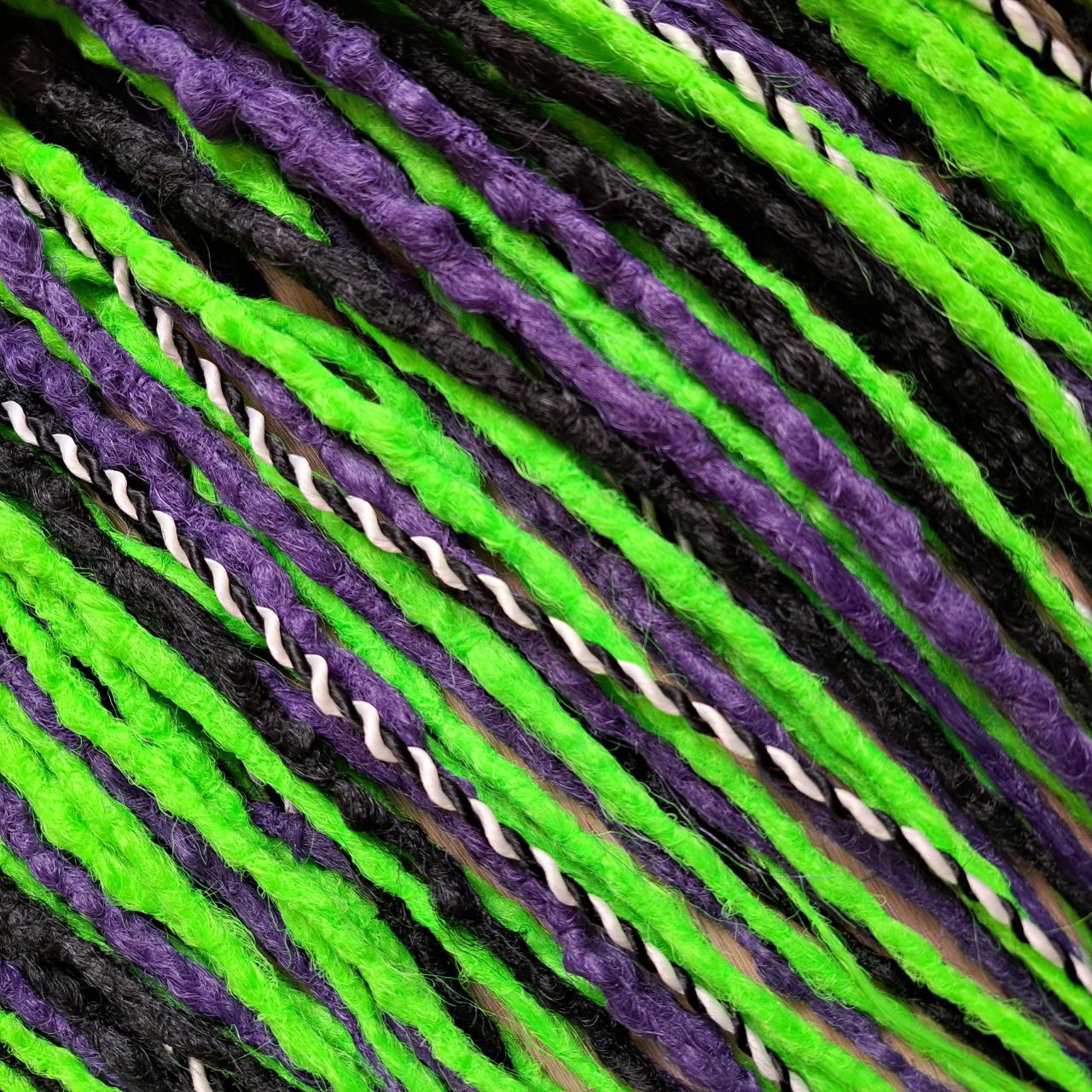 "Beetlejuice" - 50 DE Black, purple, and vibrant green synthetic set of double ended crochet textured dreads and Senegalese twists.

Standard length: ±22-24 inches (55-60 cm)
Thickness of dreads and braids: ±0.8-1 cm
Weight: ±315 gr (11 oz)