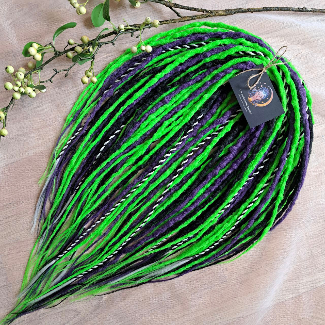 "Beetlejuice" - 50 DE Black, purple, and vibrant green synthetic set of double ended crochet textured dreads and Senegalese twists.

Standard length: ±22-24 inches (55-60 cm)
Thickness of dreads and braids: ±0.8-1 cm
Weight: ±315 gr (11 oz)
