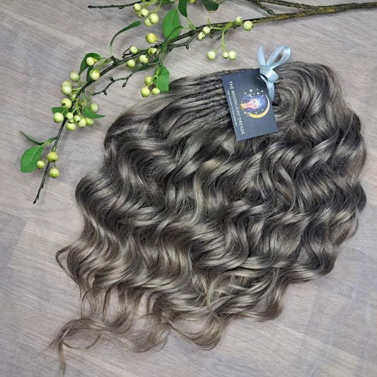 Ready to ship: 54 DE ombre ash wheat blonde BRUSHABLE synthetic regular dreaded 16" curls