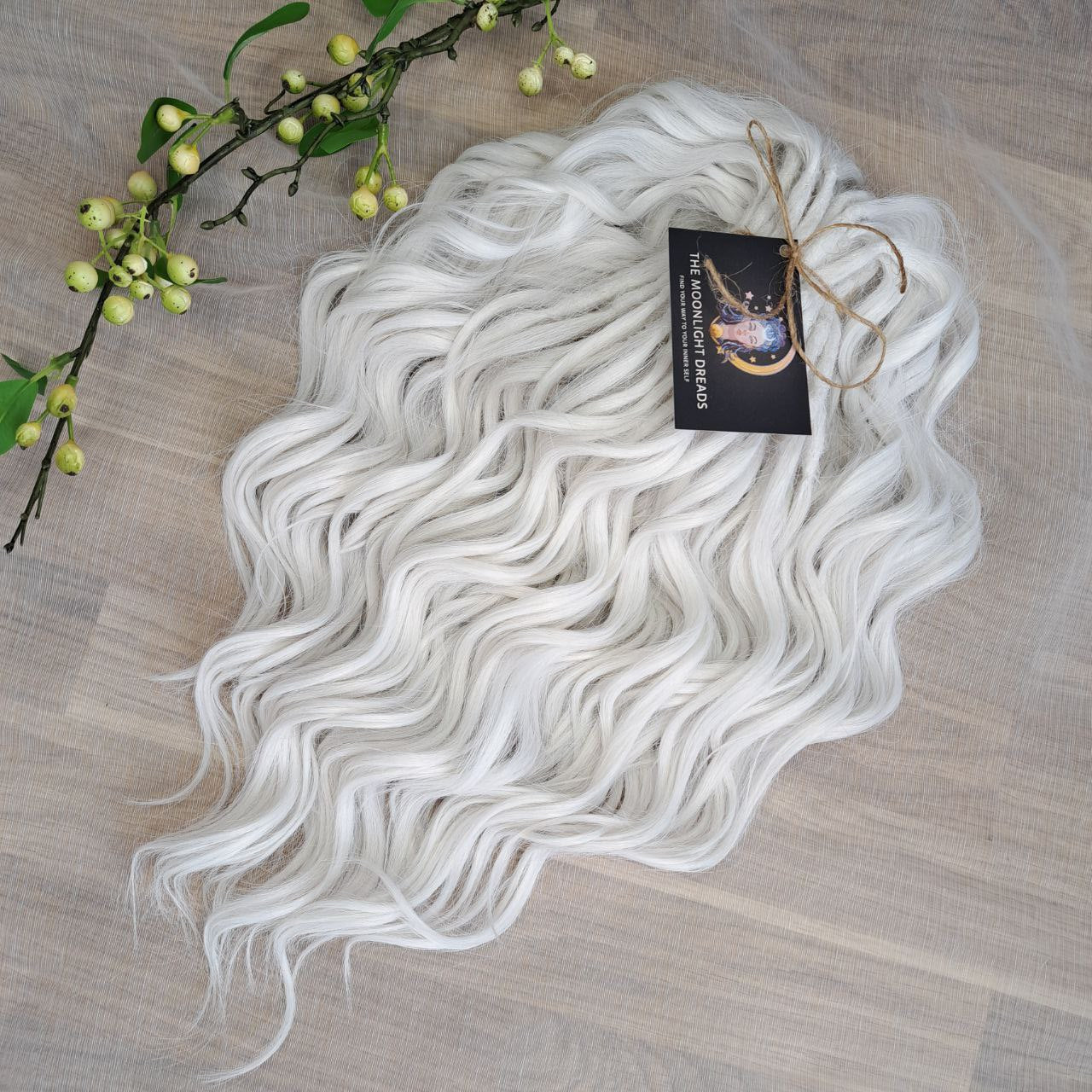 White soft, lightweight, and reusable 60 double ended synthetic standard dreaded brushable curls

Length: 16 inches (40 cm)
Dreaded part: approximately 3-4 inches (8-10 cm)
Weight: ±290 gr (10,2 oz)