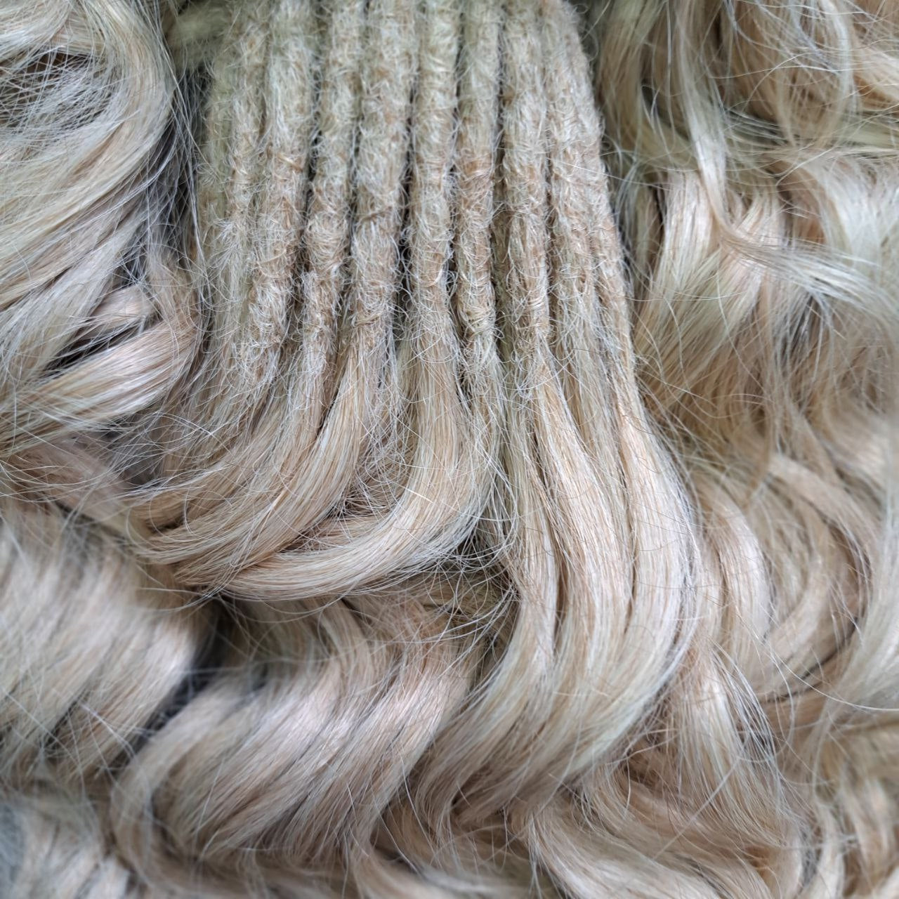 Natural golden blonde soft, lightweight, and reusable 58 double ended synthetic standard dreaded brushable curls

Length: 16 inches (40 cm)
Dreaded part: approximately 3-4 inches (8-10 cm)
Weight: ±300 gr (10,6 oz)
