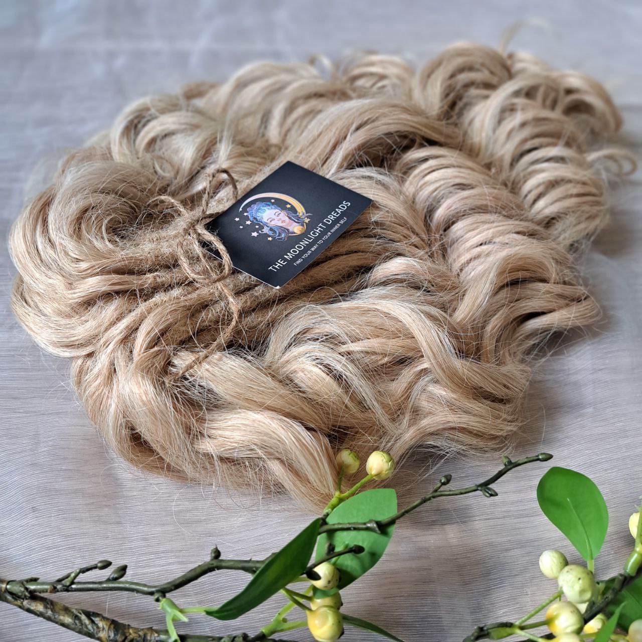 Natural golden blonde soft, lightweight, and reusable 58 double ended synthetic standard dreaded brushable curls

Length: 16 inches (40 cm)
Dreaded part: approximately 3-4 inches (8-10 cm)
Weight: ±300 gr (10,6 oz)