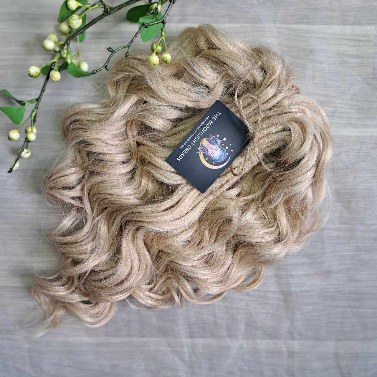 Natural golden blonde soft, lightweight, and reusable 58 double ended synthetic standard dreaded brushable curls

Length: 16 inches (40 cm)
Dreaded part: approximately 3-4 inches (8-10 cm)
Weight: ±300 gr (10,6 oz)