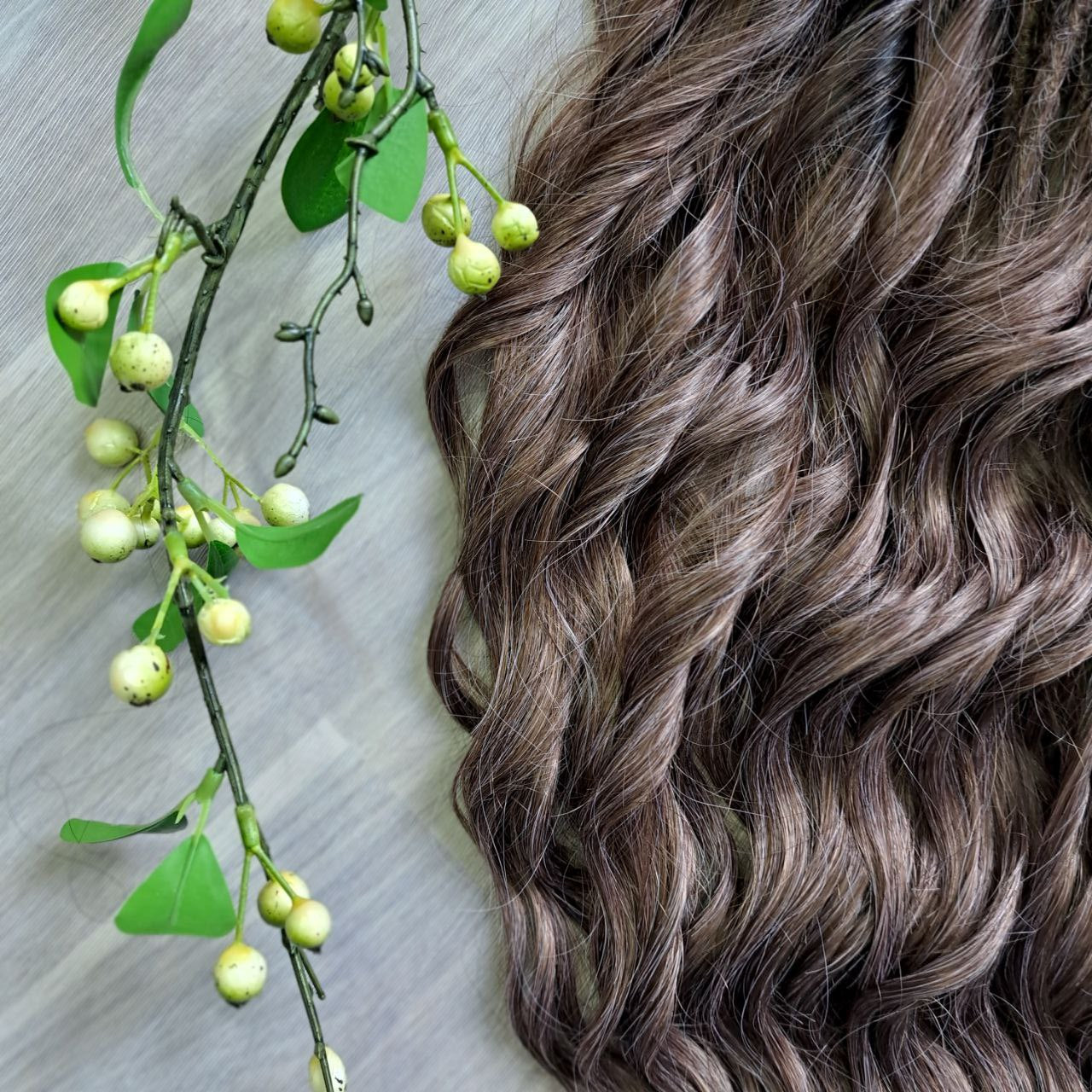 Ombre dark roots, pinky brown soft, lightweight, and reusable 50 double ended regular dreaded brushable curls. Please note: this color is difficult to convey in a photo, which is why there may be some color discrepancies.

Length: ±22-24 inches (55-60 cm)
Dreaded part: ±3-4 inches (8-10 cm)
Weight: ±300 gr (10,6 oz)
