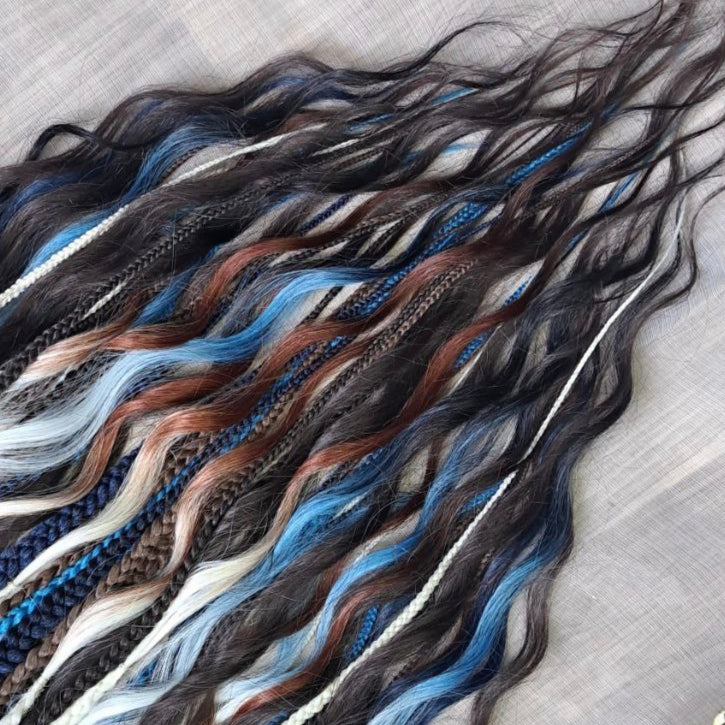 Blue Chocolate: set of braided middle curls and regular braids in a deep mix of dark chocolate tones with white, icy blue and navy accents. Soft, lightweight, and reusable.

Standard length: ±22-24 inches (55-60 cm)
Thickness of braids: ±0.8 cm
Braided part of curls: ±4–5 inches folded (total ±8–10 inches)