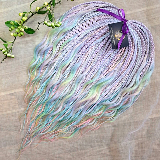 Pastel Prism: soft, lightweight, and reusable 52 double ended various synthetic braids, and braided middle curls in a soft blend of pastel lavender, mint, baby blue, and blush tones.

The length is 22-24 inches (55-60 cm)
Thickness of braids ±0.8 cm
Weight: ±365 gr (11,7 oz)