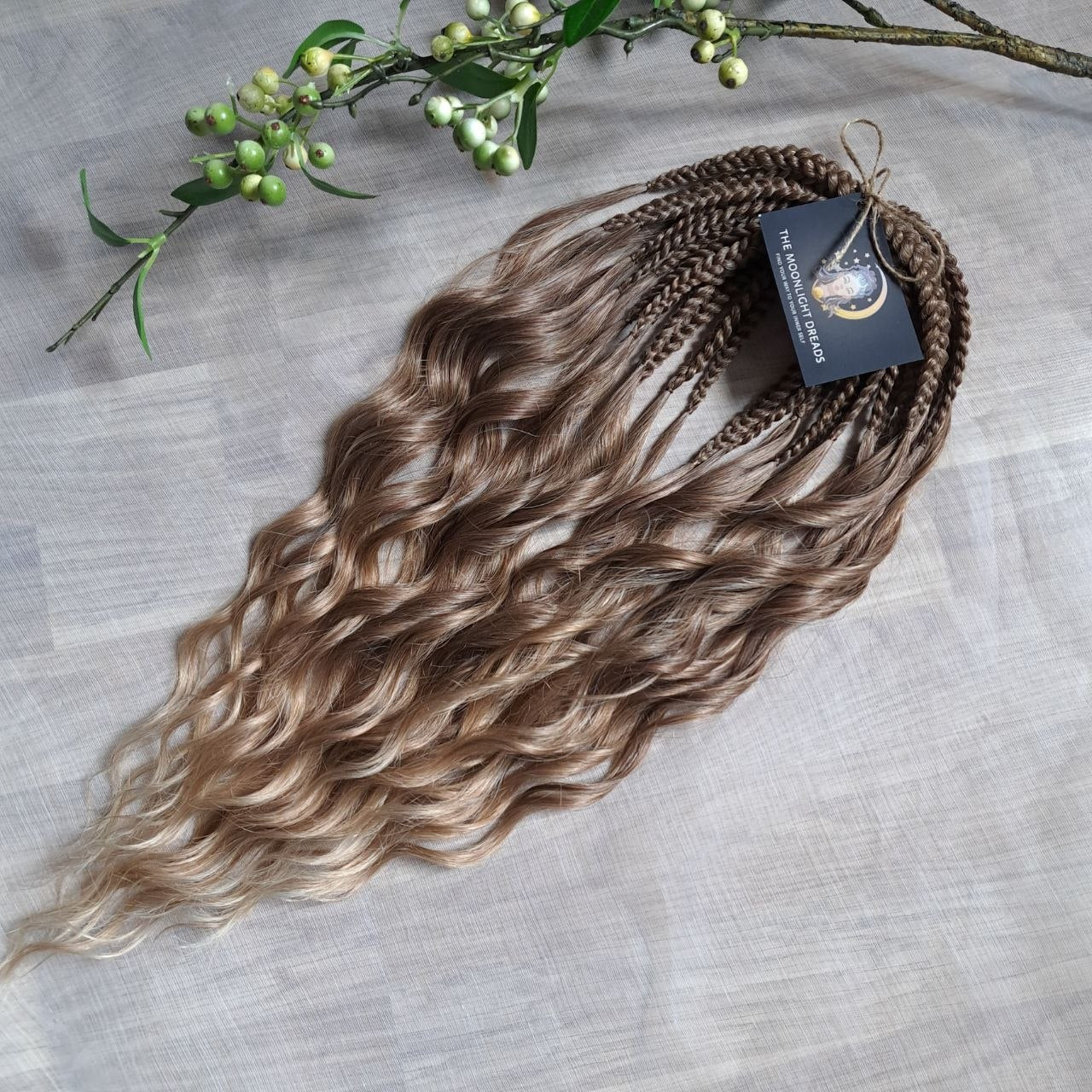 Bring the warmth of golden afternoons into your look with Honey Hazelnut. This set blends rich hazelnut brown at the roots into sweet caramel tones and finishes with soft wheat blonde tips (T042). The waves catch the light beautifully, creating a natural sun-kissed effect.

Perfect for lovers of natural yet radiant colors, this set will add elegance and effortless charm to your style.