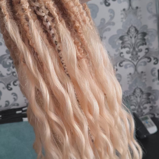 Soft, lightweight, and reusable synthetic brushable double ended wavy dreadlocks. The base starts with a warm chocolate chestnut at the roots, blending seamlessly into a sandy honey blonde with subtle creamy peach undertones. 