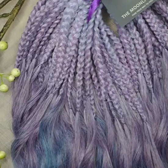 Ready to ship: 50 DE Indigo Lavender BRUSHABLE synthetic curls with braided middle

This set features a smooth lavender-to-indigo gradient with cool, clean tones and a soft transition between shades. Soft, lightweight, and reusable 50 double ended synthetic braids with loose wavy brushable ends.

Length: ±22-24 inches (55-50 cm)
Braided part of curls ±4-5 inches (11-13 cm) folded
Weight: ±350 gr (12,35 oz)