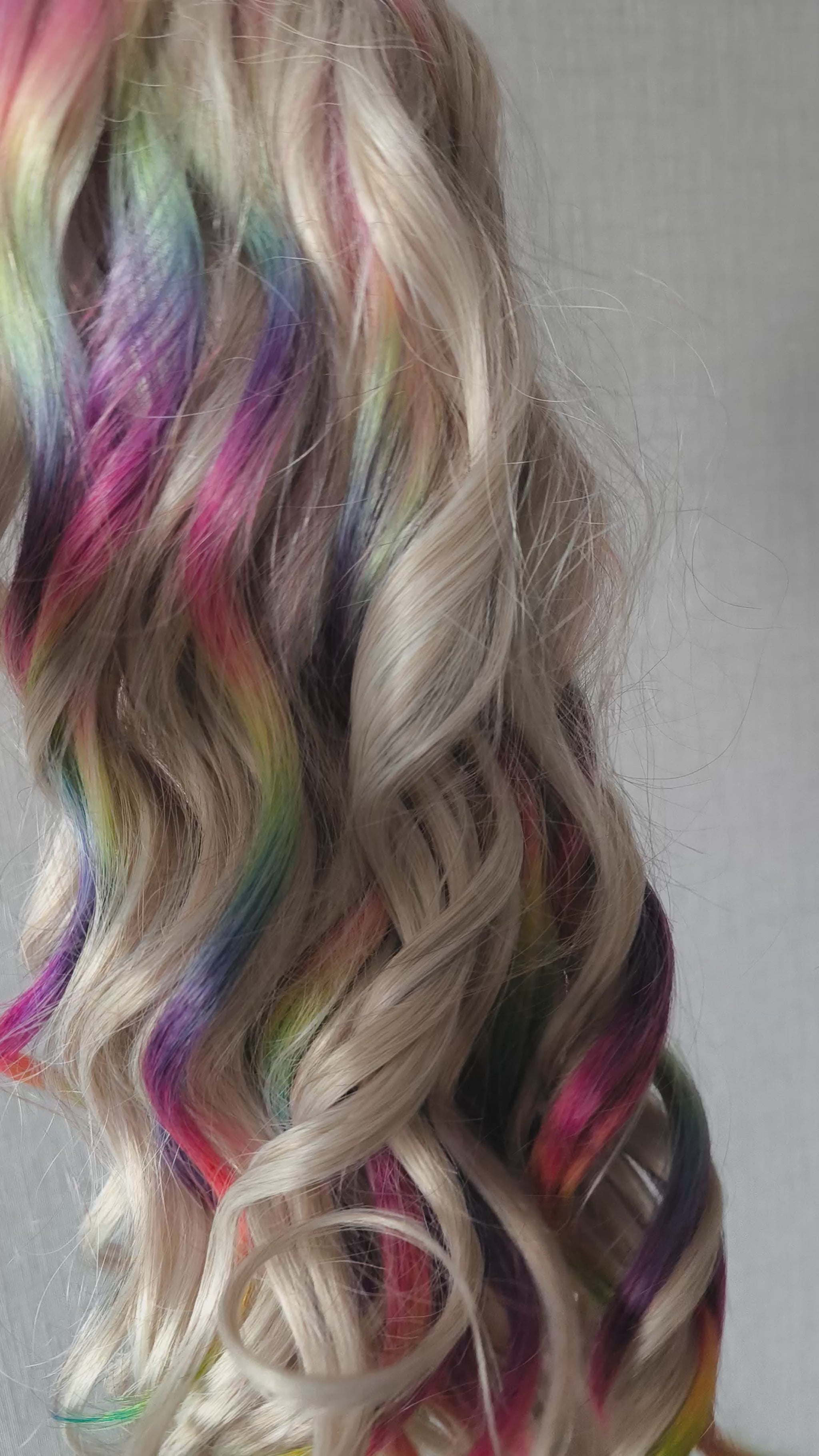 White Rainbow - 60 DE soft, lightweight, and reusable synthetic standard dreaded brushable curls Manasi. Platinum blonde base blended with rainbow/prism/glitch effect accents. 

Length: 16 inches (40 cm)
Dreaded part: approximately 3-4 inches (8-10 cm)
Weight: ±300 gr (10,6 oz)