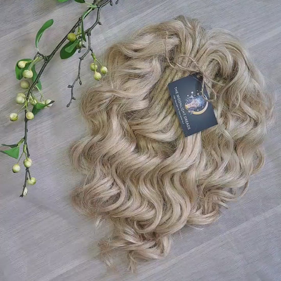 Natural golden blonde soft, lightweight, and reusable 58 double ended synthetic standard dreaded brushable curls

Length: 16 inches (40 cm)
Dreaded part: approximately 3-4 inches (8-10 cm)
Weight: ±300 gr (10,6 oz)