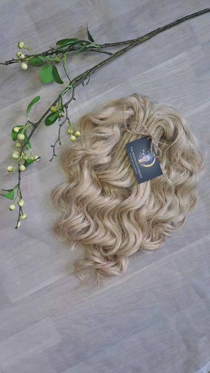 Natural golden blonde soft, lightweight, and reusable 58 double ended synthetic standard dreaded brushable curls

Length: 16 inches (40 cm)
Dreaded part: approximately 3-4 inches (8-10 cm)
Weight: ±300 gr (10,6 oz)