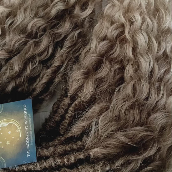 Ombre natural golden honey wheat blonde soft, lightweight, and reusable synthetic brushable double ended wavy dreadlocks (NOT BRUSHABLE).

The length:
Standard dreaded - 22-24 inches (55-60 cm), dreaded part ±3-4 inches
Push-up / Dolly - 20-22 inches (50-55 cm), dreaded part ±4 inches