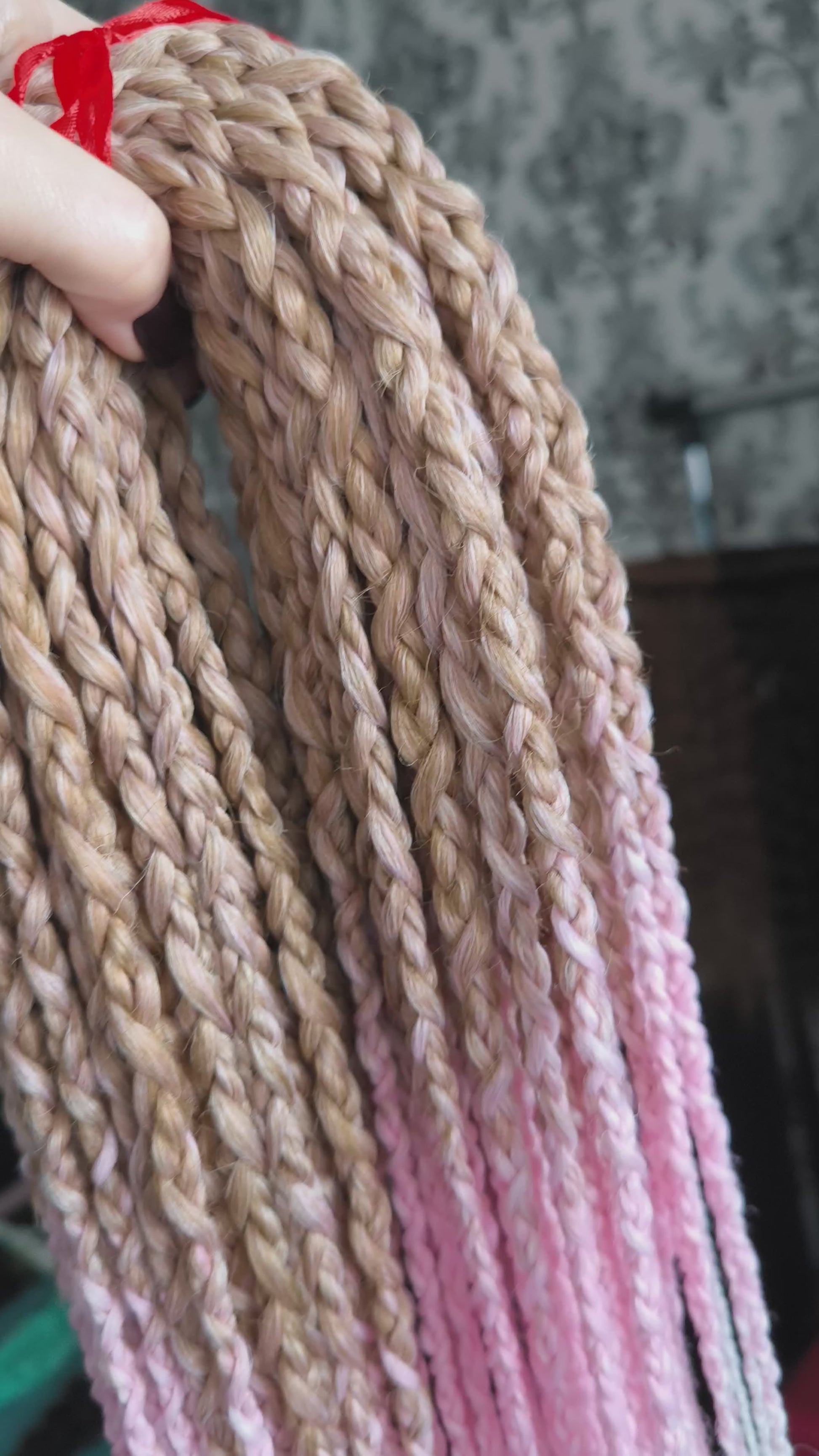 Ombre from nude blonde to pink and white: soft, lightweight, and reusable 49 double ended synthetic accents textured round braids "Waltz". Worn once during 5 weeks. Has been washed and corrected. Very good condition.

The length is 22-24 inches (55-60 cm).