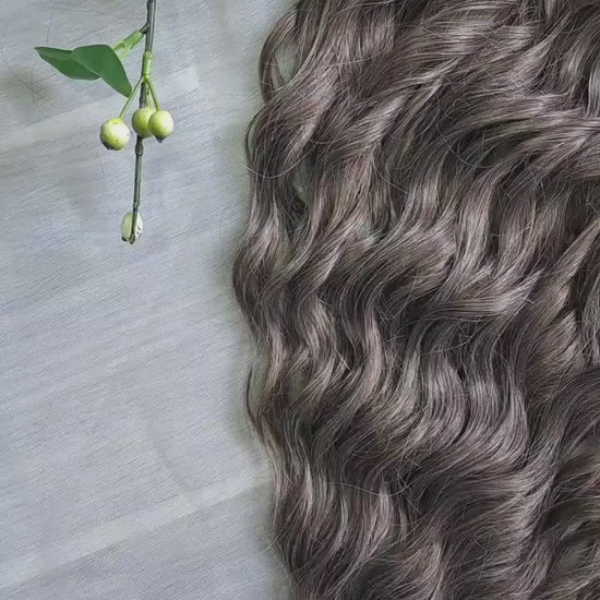 Ombre dark roots, pinky brown soft, lightweight, and reusable 50 double ended regular dreaded brushable curls. Please note: this color is difficult to convey in a photo, which is why there may be some color discrepancies.

Length: ±22-24 inches (55-60 cm)
Dreaded part: ±3-4 inches (8-10 cm)
Weight: ±300 gr (10,6 oz)
