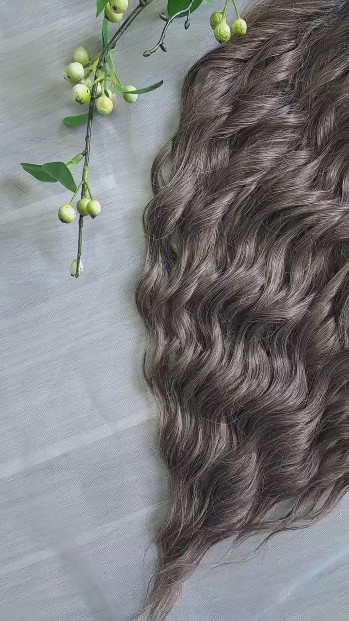 Ombre dark roots, pinky brown soft, lightweight, and reusable 50 double ended regular dreaded brushable curls. Please note: this color is difficult to convey in a photo, which is why there may be some color discrepancies.

Length: ±22-24 inches (55-60 cm)
Dreaded part: ±3-4 inches (8-10 cm)
Weight: ±300 gr (10,6 oz)
