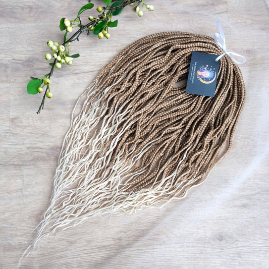 Natural ombre blonde reusable synthetic partial set of 45 DE wavy braids. 
The length is 20-22 inches (50-55 cm)
Thickness ±0.8 cm
Weight ±400 grams (14 oz)
